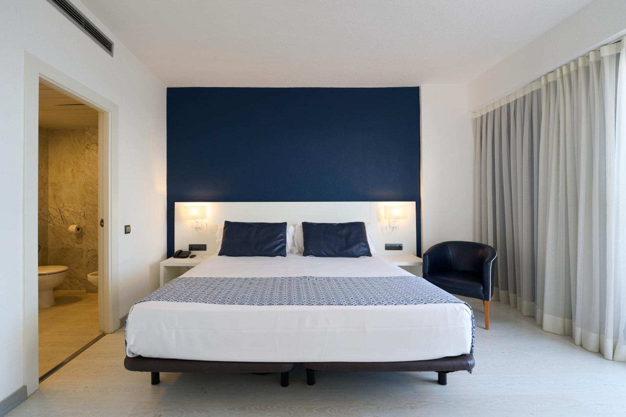 Отель Catalonia Del Mar - Adults Only Кала Бона Номер фото